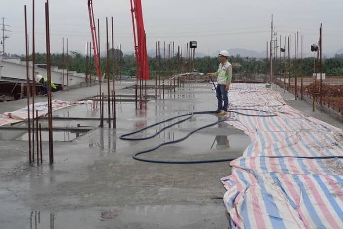 Duy trì độ ẩm bảo dưỡng bê tông
